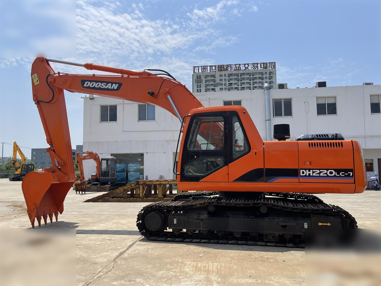 DOOSAN DH220 LC-7 - Crawler excavator: picture 1 DOOSAN DH220 LC-7 - Crawler excavator: picture 1