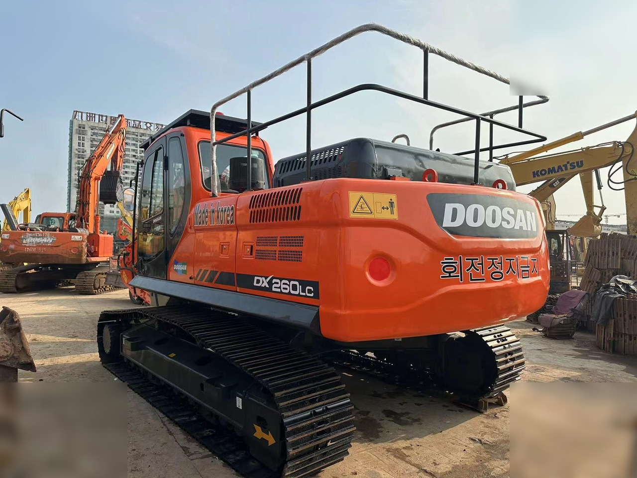 DOOSAN DX260 LC - Crawler excavator: picture 3 DOOSAN DX260 LC - Crawler excavator: picture 3