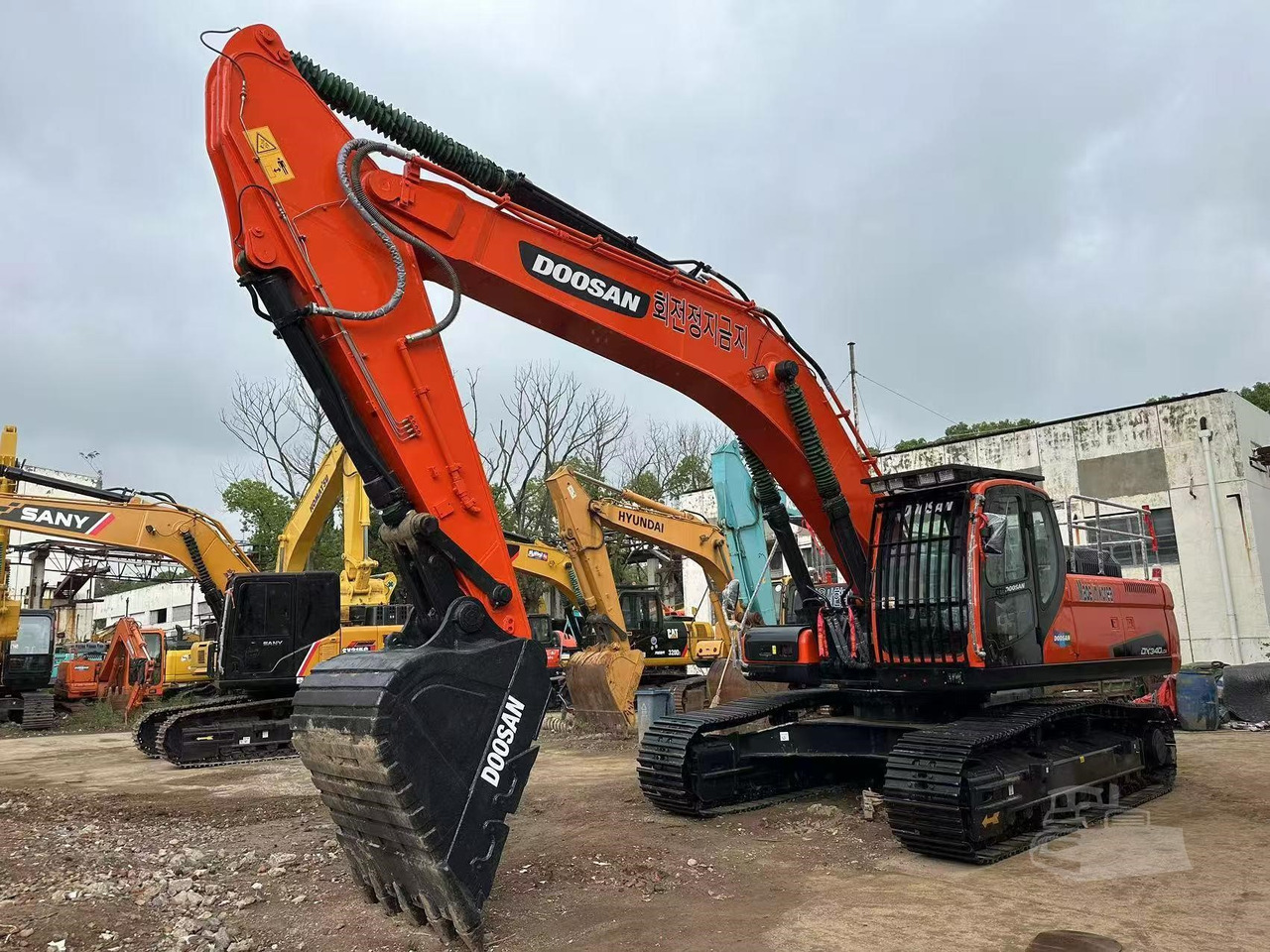 DOOSAN DX340 LC - Crawler excavator: picture 1 DOOSAN DX340 LC - Crawler excavator: picture 1