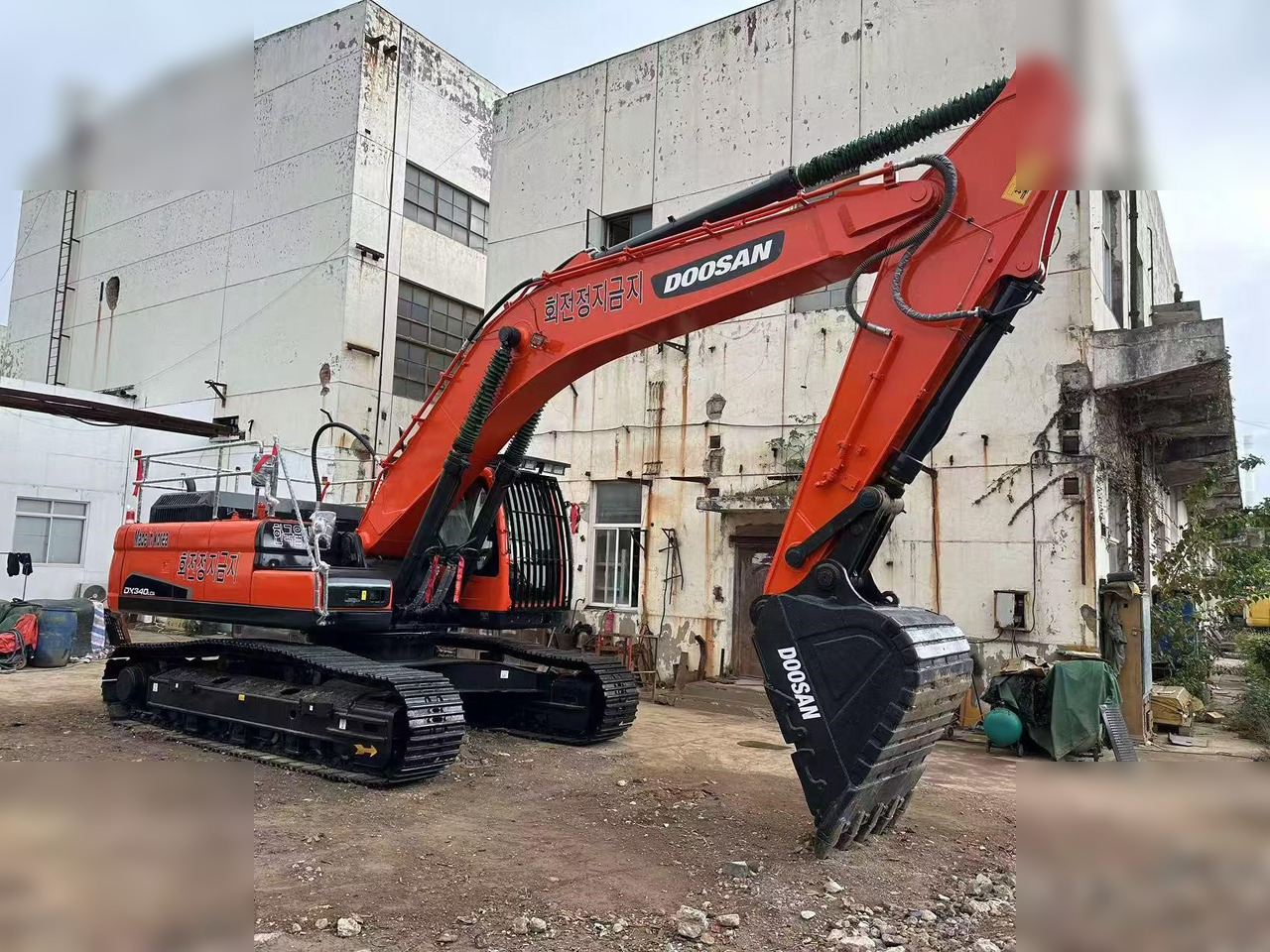 DOOSAN DX340 LC - Crawler excavator: picture 2 DOOSAN DX340 LC - Crawler excavator: picture 2