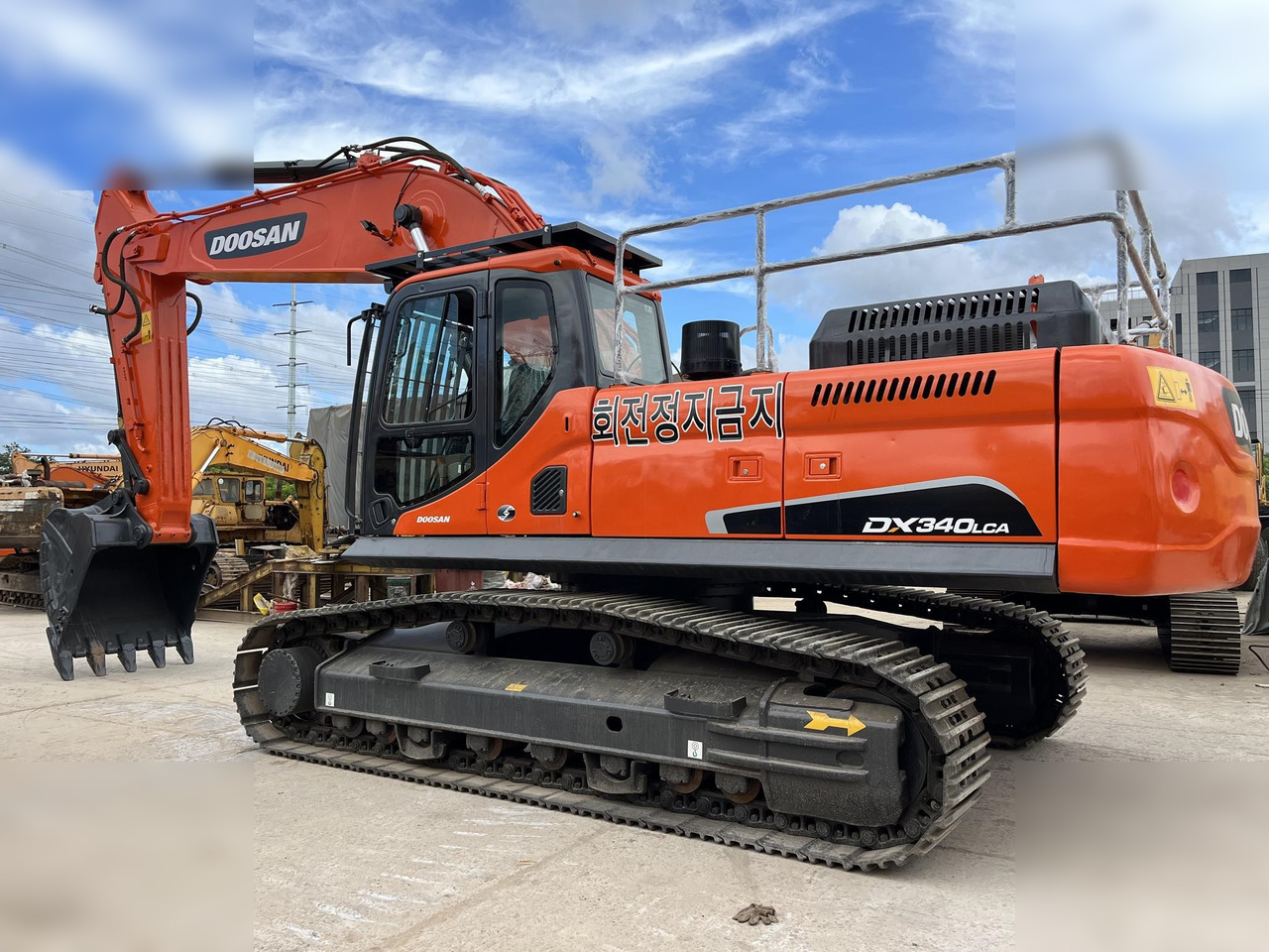 DOOSAN DX340 LCA - Crawler excavator: picture 3 DOOSAN DX340 LCA - Crawler excavator: picture 3