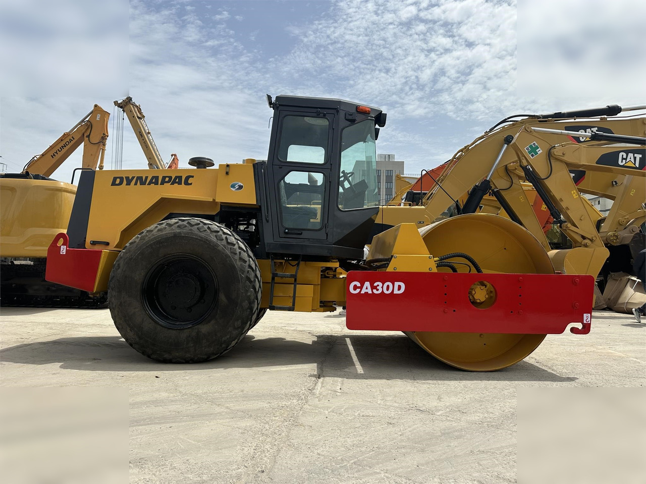 DYNAPAC CA30D - Compactor: picture 1 DYNAPAC CA30D - Compactor: picture 1