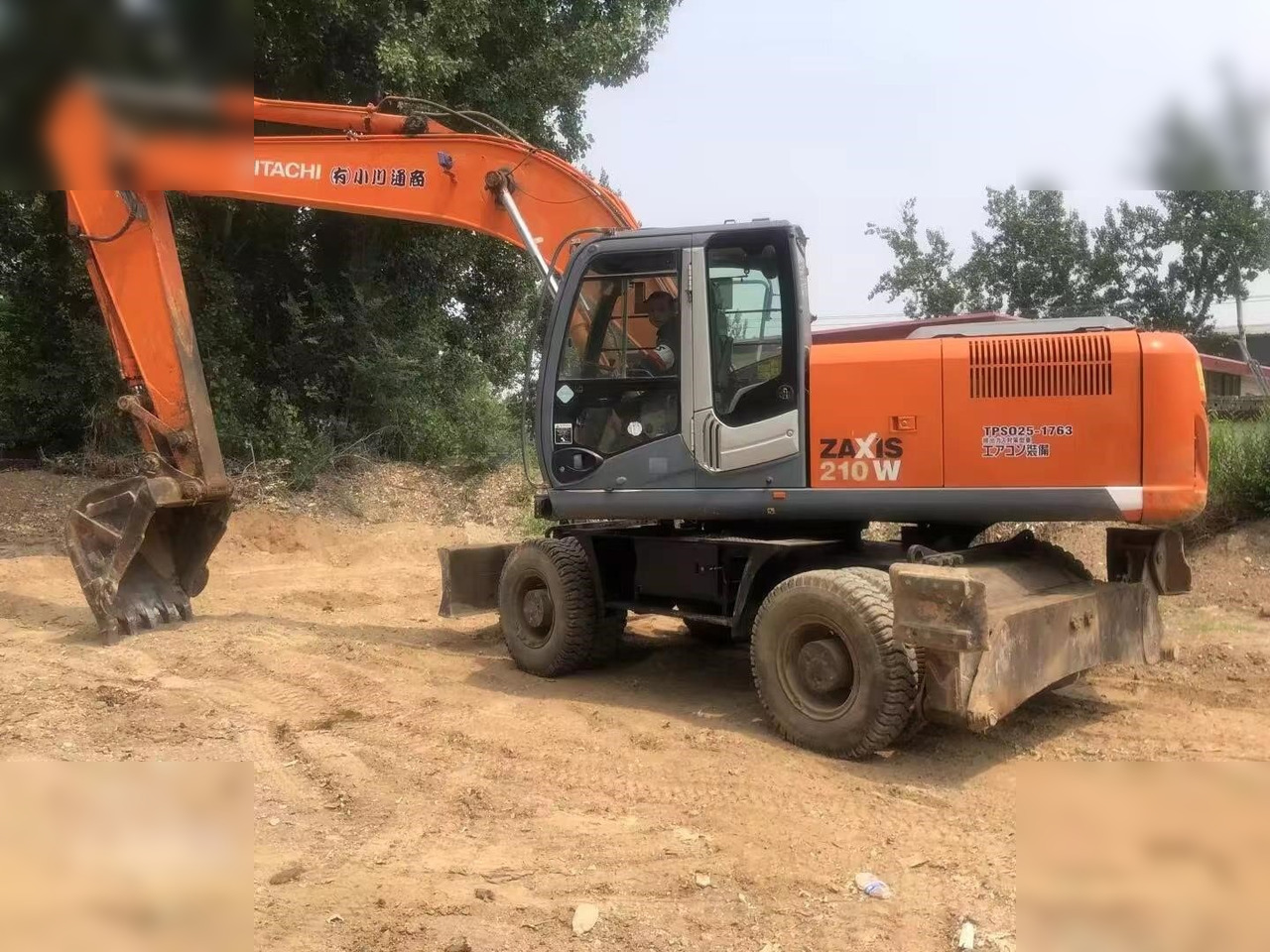 HITACHI ZX210W - Wheel excavator: picture 4 HITACHI ZX210W - Wheel excavator: picture 4