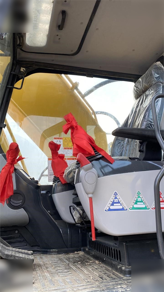 Crawler excavator KOMATSU PC220-8: picture 9