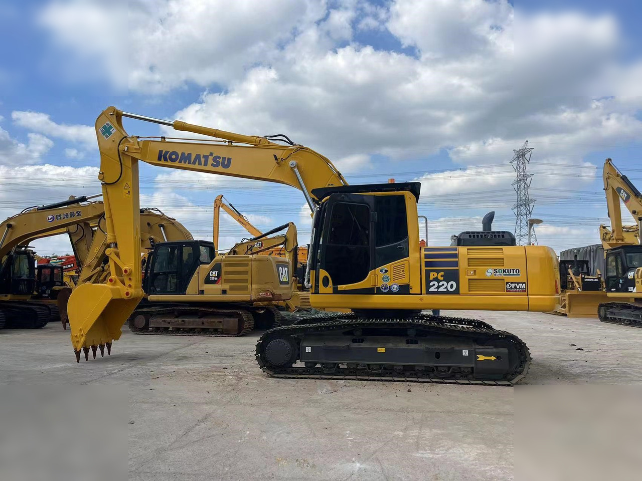 KOMATSU PC220-8 - Crawler excavator: picture 2 KOMATSU PC220-8 - Crawler excavator: picture 2