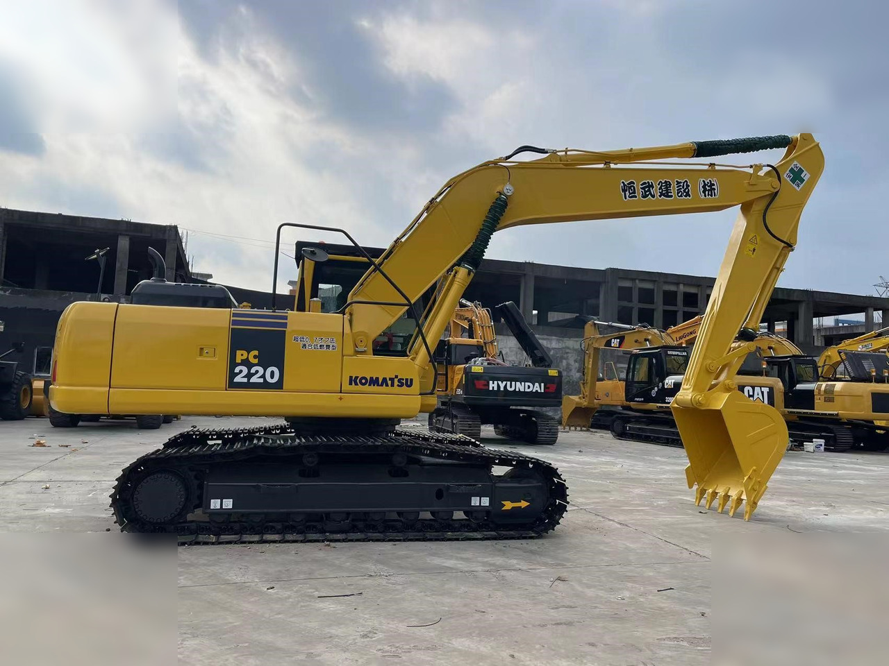 KOMATSU PC220-8 - Crawler excavator: picture 5 KOMATSU PC220-8 - Crawler excavator: picture 5