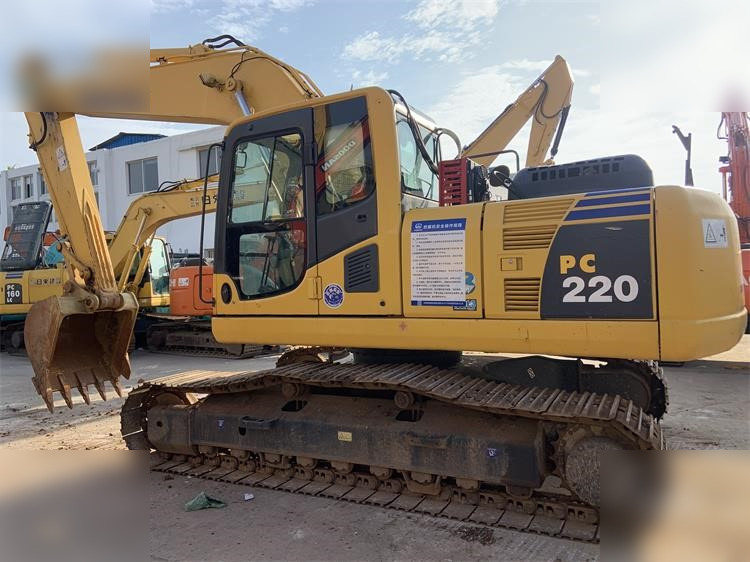 KOMATSU PC220-8N1 - Crawler excavator: picture 5 KOMATSU PC220-8N1 - Crawler excavator: picture 5