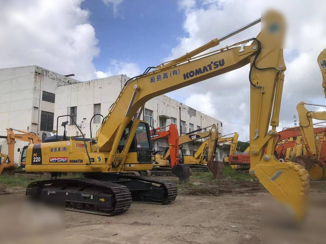 KOMATSU PC220-8N1 - Crawler excavator: picture 2 KOMATSU PC220-8N1 - Crawler excavator: picture 2