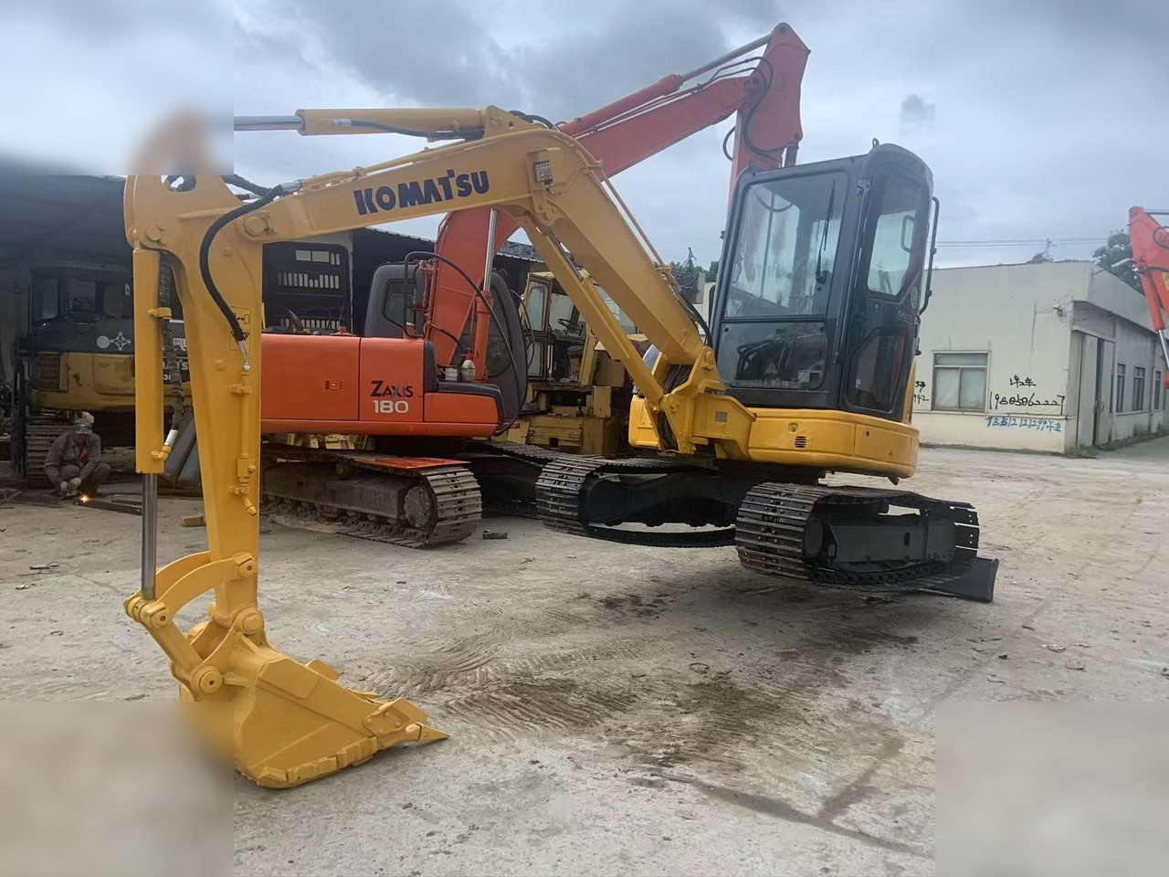 KOMATSU PC40MR-2 - Mini excavator: picture 1 KOMATSU PC40MR-2 - Mini excavator: picture 1