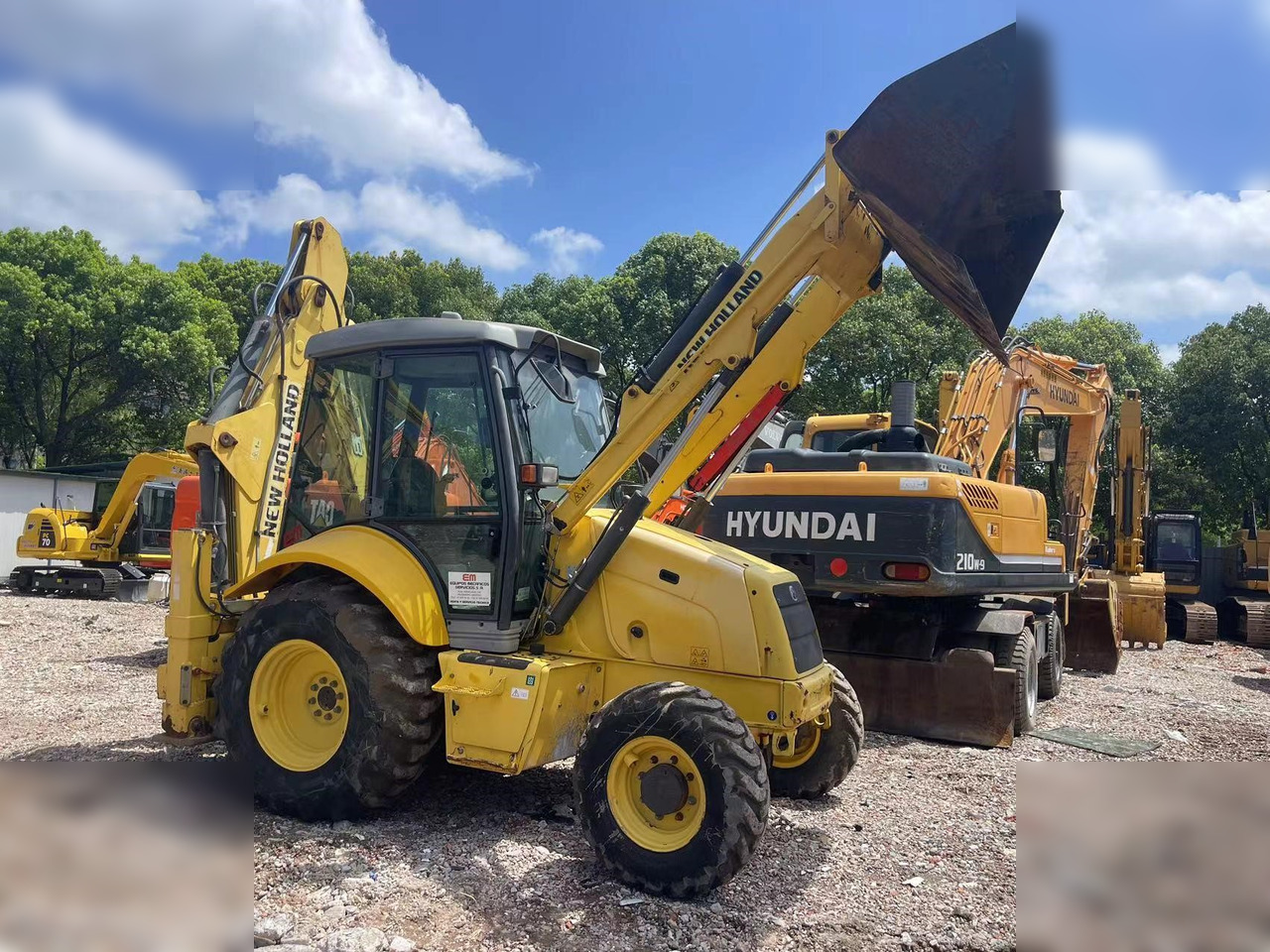 NEW HOLLAND LB95B-4PT - Backhoe loader: picture 1 NEW HOLLAND LB95B-4PT - Backhoe loader: picture 1