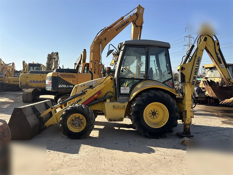 NEW HOLLAND LB95B-4PT - Backhoe loader: picture 2 NEW HOLLAND LB95B-4PT - Backhoe loader: picture 2