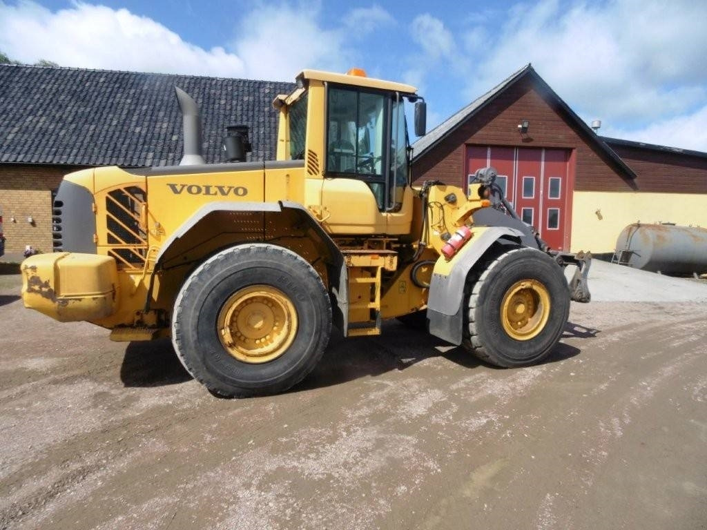 Volvo L 120 F - Wheel loader: picture 3 Volvo L 120 F - Wheel loader: picture 3