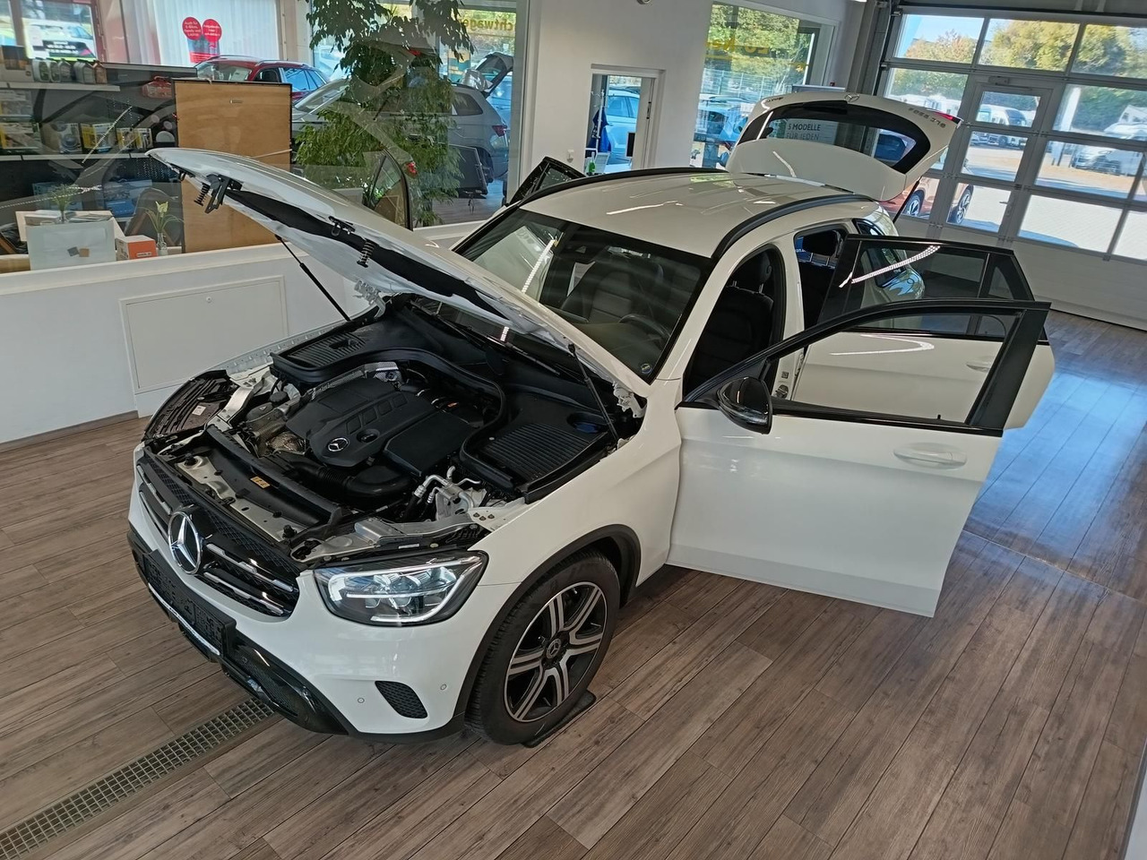 Mercedes-Benz GLC 220d AMG Line 4MATIC*AHK*NAVI*LED*R-KAM*DAB* - SUV: picture 2 Mercedes-Benz GLC 220d AMG Line 4MATIC*AHK*NAVI*LED*R-KAM*DAB* - SUV: picture 2