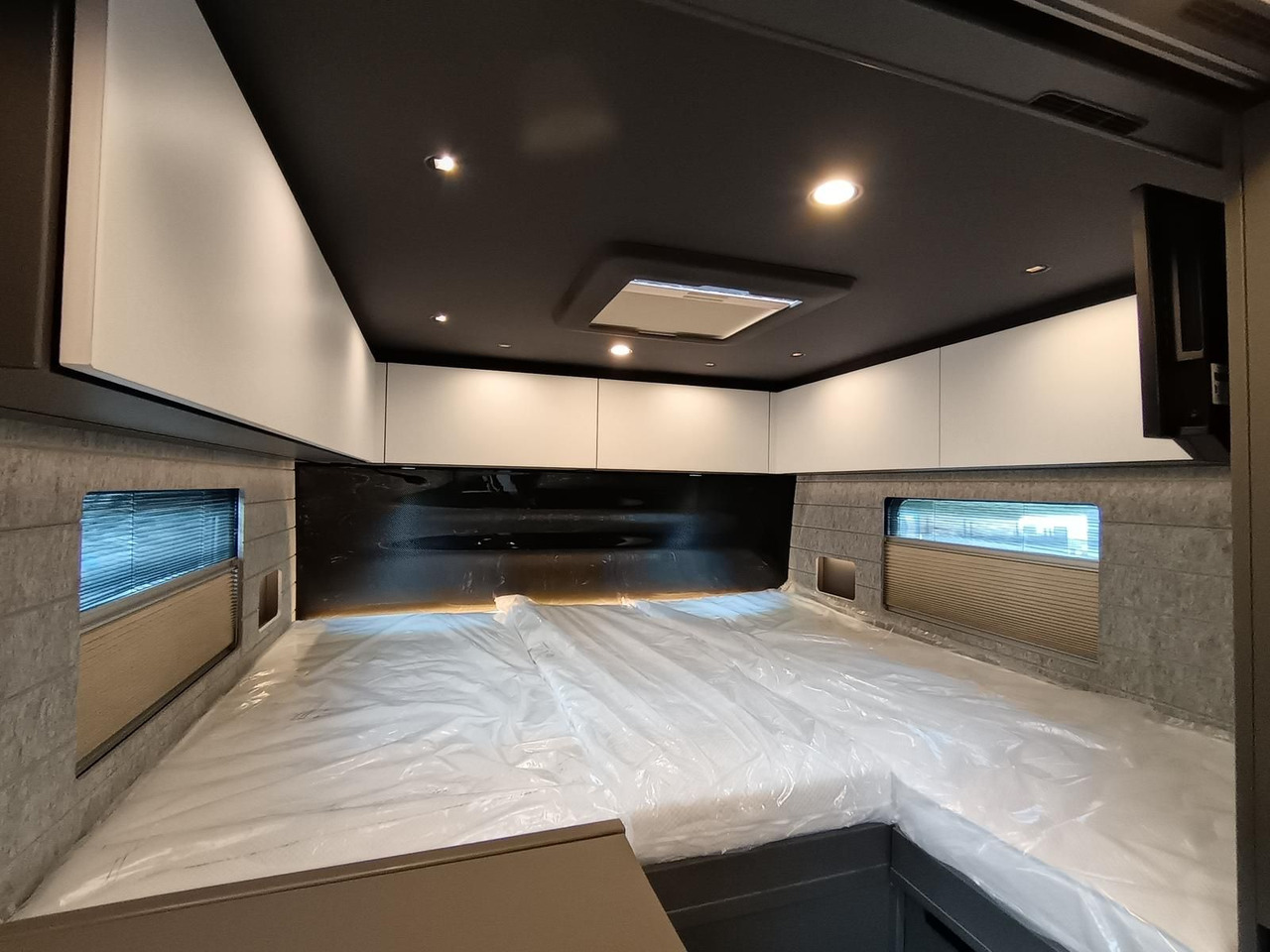 Integrated motorhome Niesmann + Bischoff iSmove 6.9 E132 kW*AHK*SOLAR*SAT*NAVI*DACHKLIMA*: picture 16 Integrated motorhome Niesmann + Bischoff iSmove 6.9 E132 kW*AHK*SOLAR*SAT*NAVI*DACHKLIMA*: picture 16