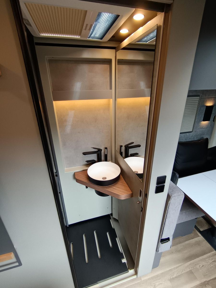 Integrated motorhome Niesmann + Bischoff iSmove 6.9 E132 kW*AHK*SOLAR*SAT*NAVI*DACHKLIMA*: picture 20 Integrated motorhome Niesmann + Bischoff iSmove 6.9 E132 kW*AHK*SOLAR*SAT*NAVI*DACHKLIMA*: picture 20