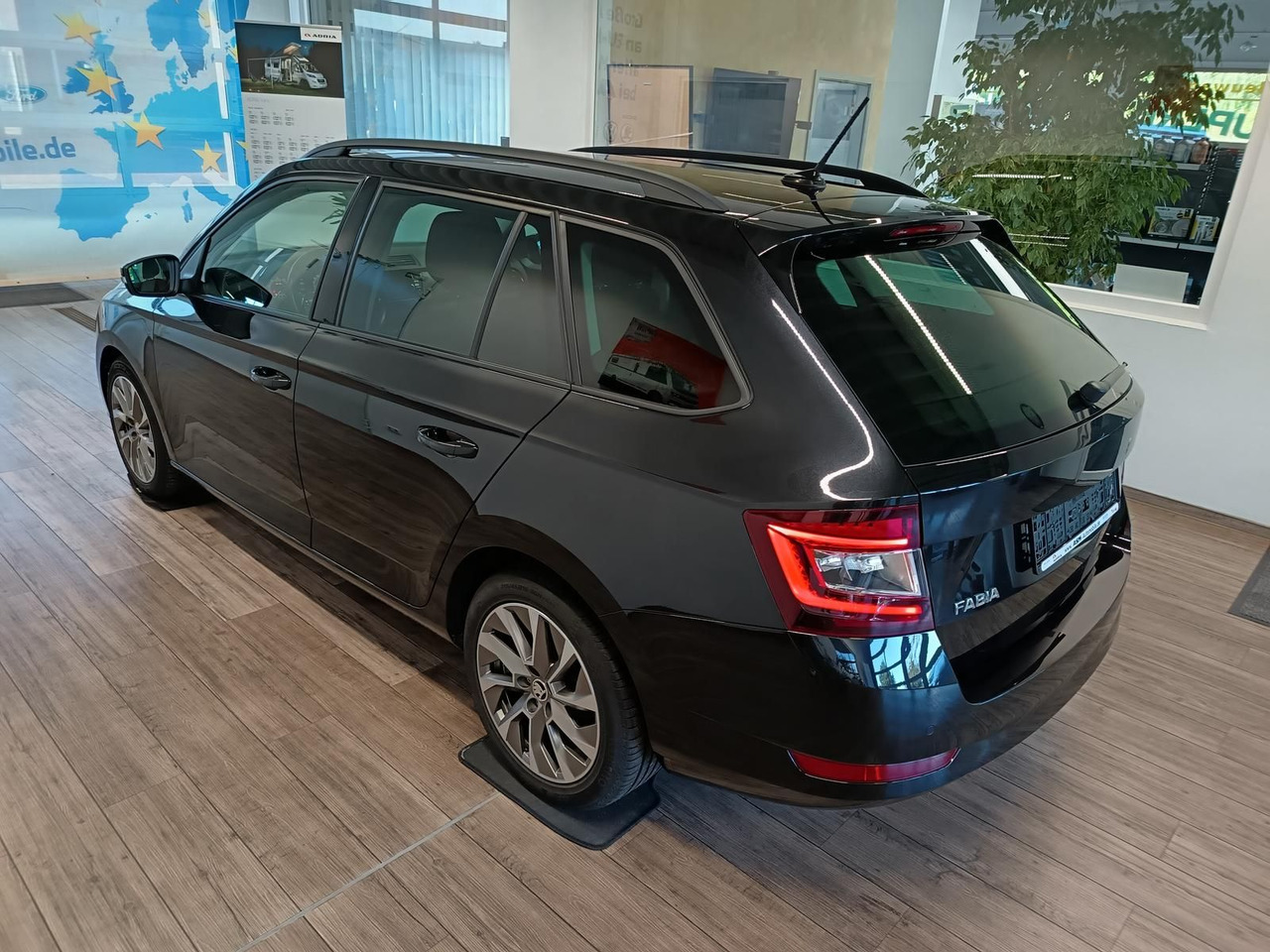 Skoda Fabia Ambition Combi 1,0 TSI*Bi-LED*NAVI*SHZ*DAB - Car: picture 4 Skoda Fabia Ambition Combi 1,0 TSI*Bi-LED*NAVI*SHZ*DAB - Car: picture 4