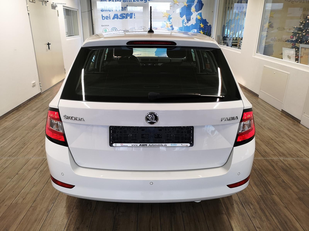 Skoda Fabia Combi Ambition 1.0TSI 81kW+R-KAM+PDC+KLIMA - Station wagon: picture 4 Skoda Fabia Combi Ambition 1.0TSI 81kW+R-KAM+PDC+KLIMA - Station wagon: picture 4