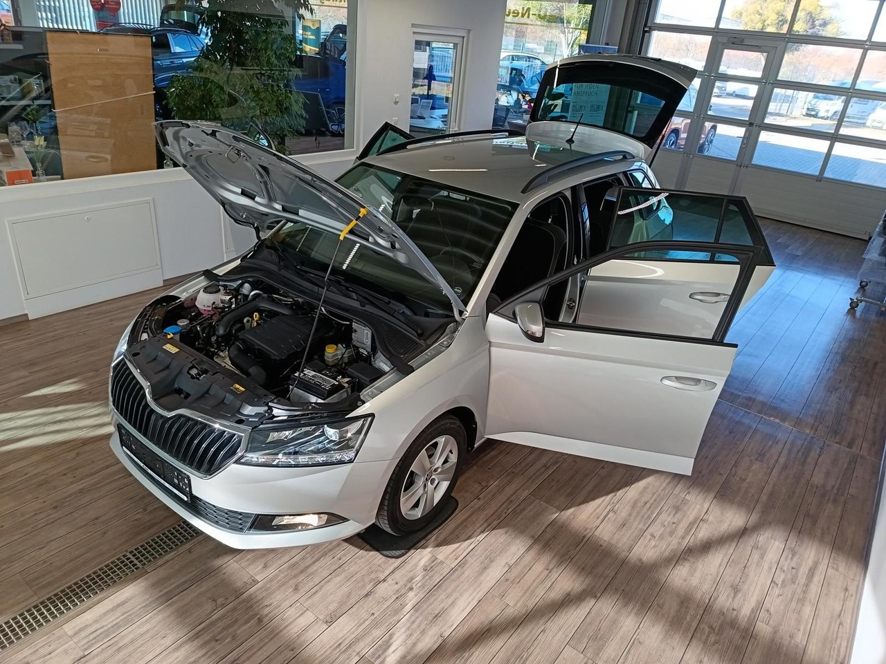 Skoda Fabia Combi Style 1.0 TSI*AHK*LED*R-KAM*PDC*SHZ* - Station wagon: picture 2 Skoda Fabia Combi Style 1.0 TSI*AHK*LED*R-KAM*PDC*SHZ* - Station wagon: picture 2