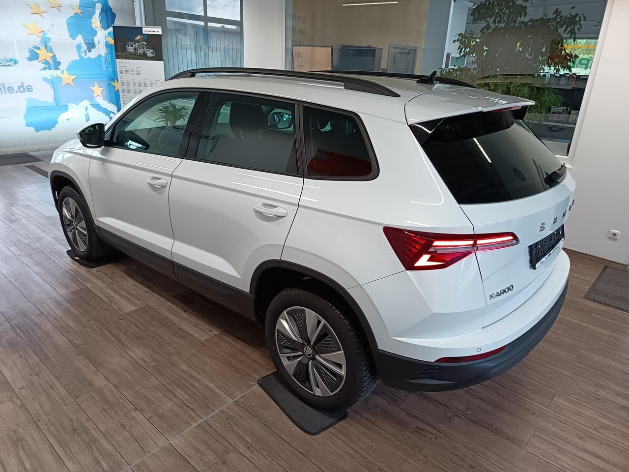 Skoda Karoq Style 1,5TSI DSG*AHK-VORBER*NAVI*LED*R-KAM - SUV: picture 4 Skoda Karoq Style 1,5TSI DSG*AHK-VORBER*NAVI*LED*R-KAM - SUV: picture 4