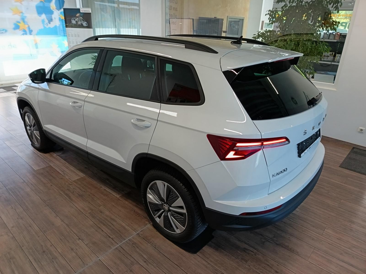 Skoda Karoq Style 1,5TSI DSG*AHK-VORBER*NAVI*LED*R-KAM - SUV: picture 4 Skoda Karoq Style 1,5TSI DSG*AHK-VORBER*NAVI*LED*R-KAM - SUV: picture 4