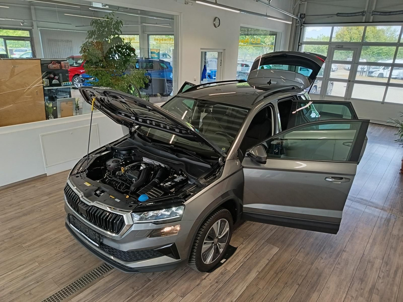 Skoda Karoq Style 1,5TSI DSG*AHK-VORBER*NAVI*LED*R-KAM - SUV: picture 2 Skoda Karoq Style 1,5TSI DSG*AHK-VORBER*NAVI*LED*R-KAM - SUV: picture 2