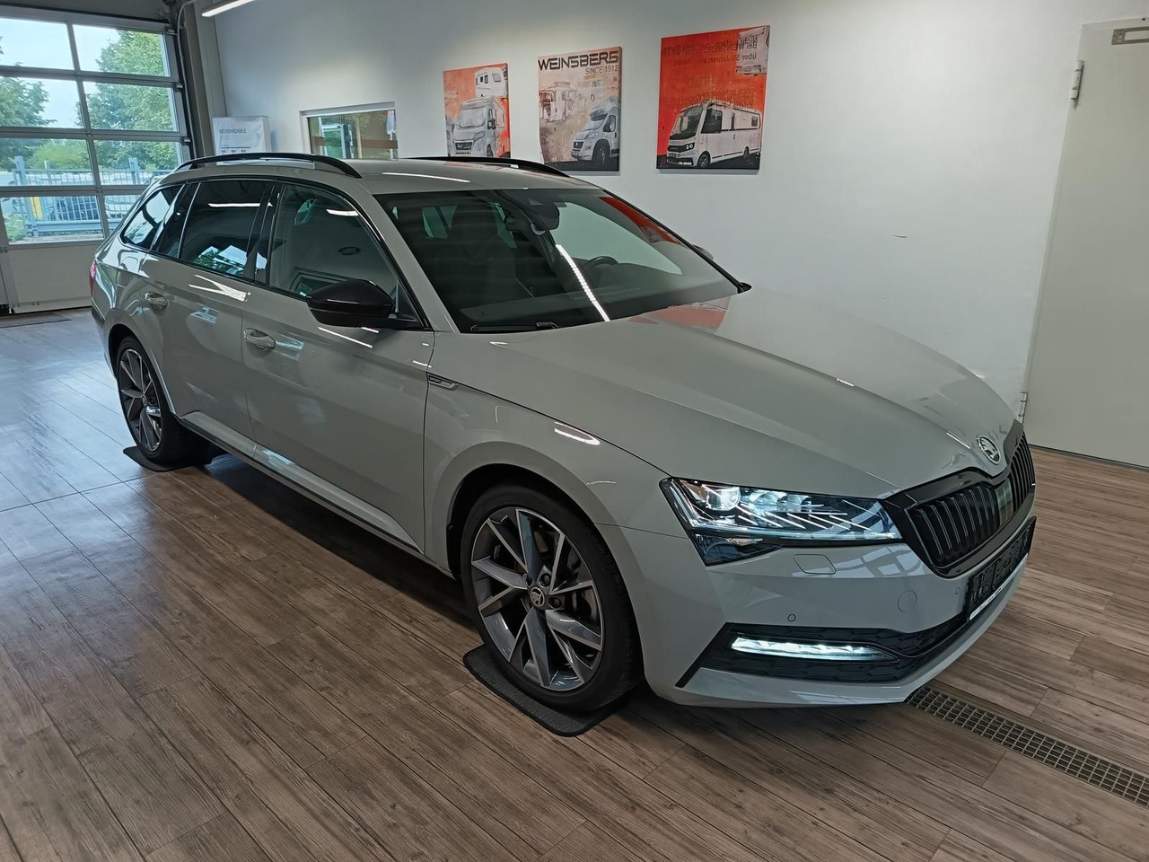 Skoda Superb Combi Sportline 2.0TSI DSG4x4*AHK*DCC*ACC - Station wagon: picture 3 Skoda Superb Combi Sportline 2.0TSI DSG4x4*AHK*DCC*ACC - Station wagon: picture 3