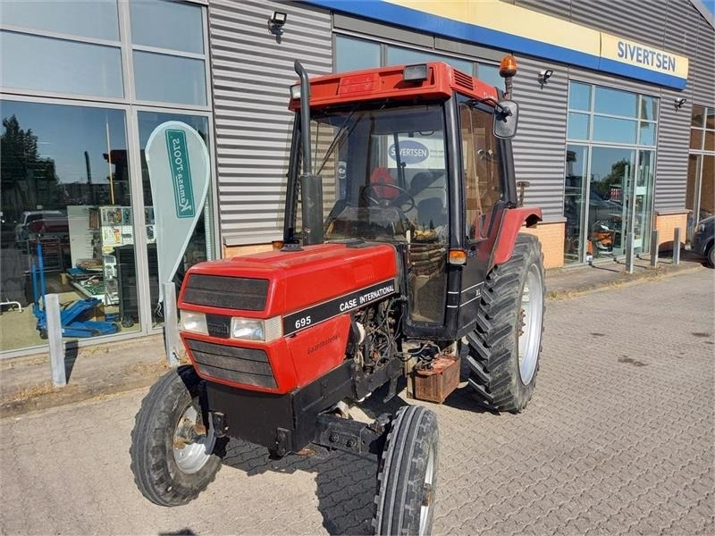 Case IH 695 XL - Farm tractor: picture 2 Case IH 695 XL - Farm tractor: picture 2