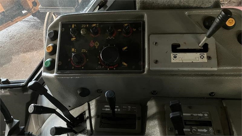 Farm tractor Massey Ferguson 3095 Dynashift: picture 6