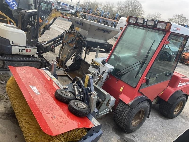 Timan Tool-Trac 245 - Municipal/ Special vehicle: picture 2 Timan Tool-Trac 245 - Municipal/ Special vehicle: picture 2