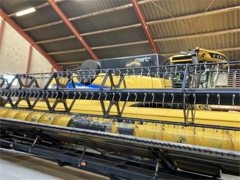 New Holland 35” Varifeed  - Grain header: picture 3 New Holland 35” Varifeed  - Grain header: picture 3