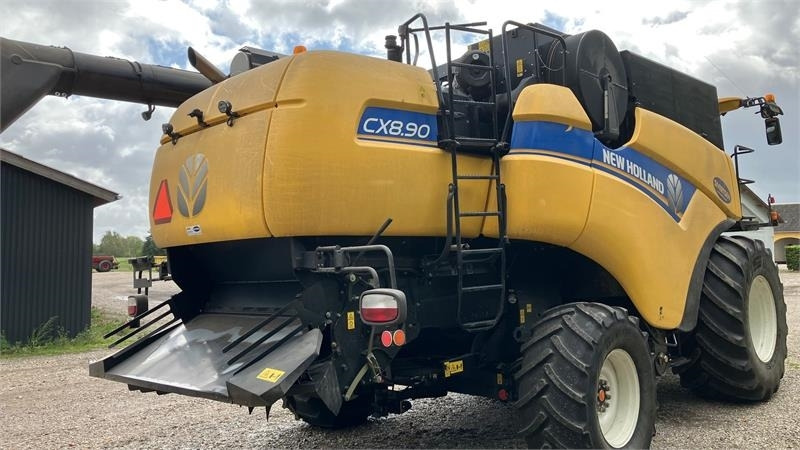 New Holland CX8.90 SLH  - Combine harvester: picture 4 New Holland CX8.90 SLH  - Combine harvester: picture 4