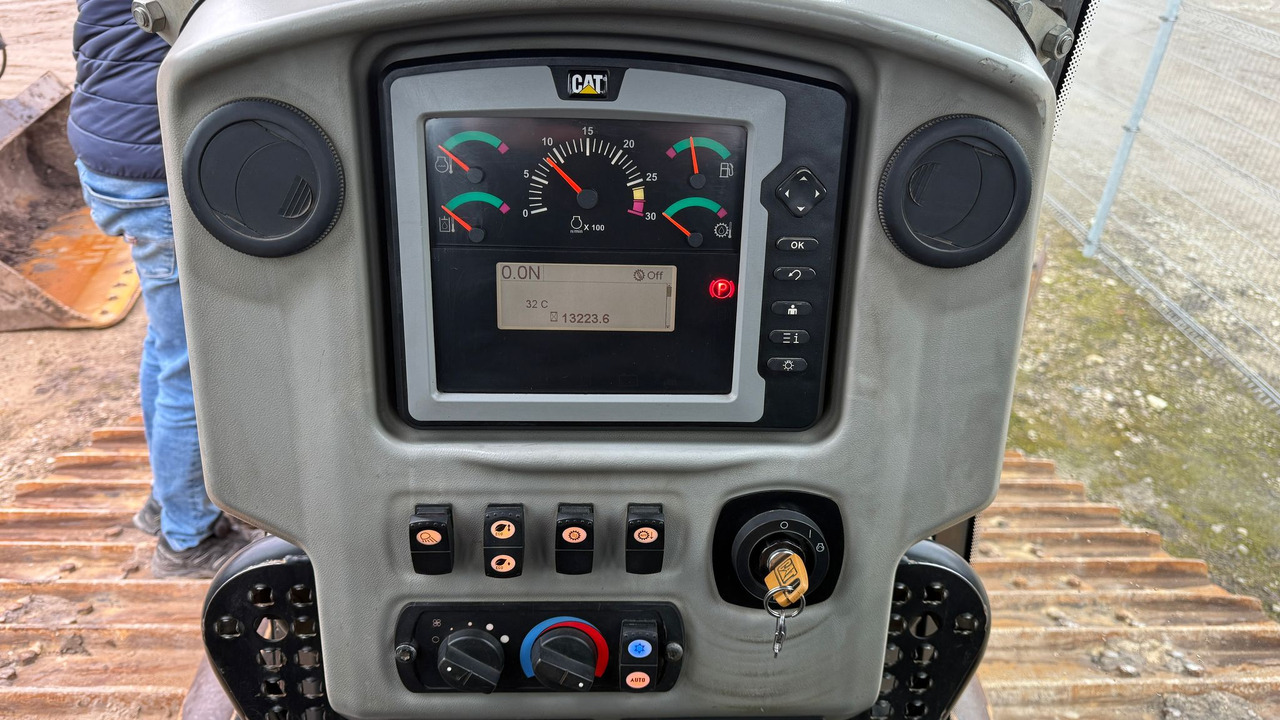 Bulldozer CAT D6N LGP: picture 10