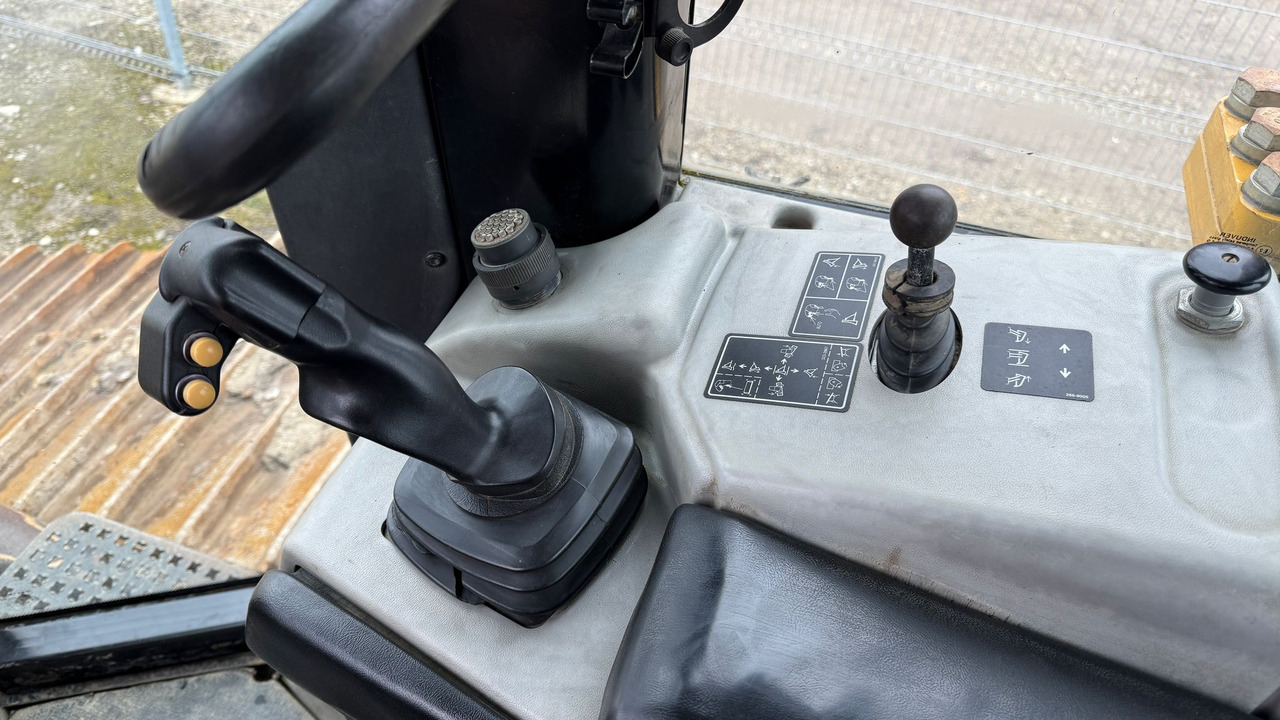 Bulldozer CAT D6N LGP: picture 12