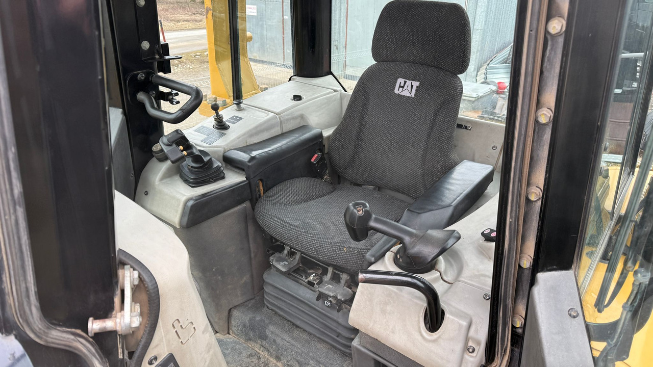 Bulldozer CAT D6N LGP: picture 9