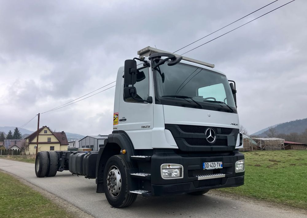 Mercedes-Benz Mercedes Axor 1829 Rama do zabudowy kiper beczka hakowiec laweta - Cab chassis truck: picture 1 Mercedes-Benz Mercedes Axor 1829 Rama do zabudowy kiper beczka hakowiec laweta - Cab chassis truck: picture 1