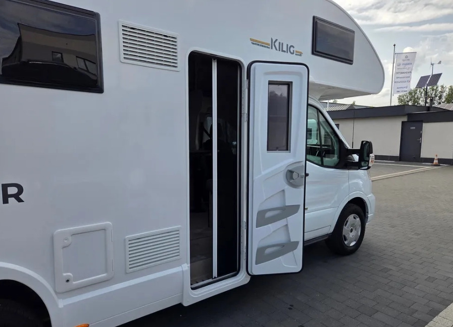 RIMOR Rimor KILIG 695 NEW Retrofitted 5-Passenger Winterized Camera Navigation - Camper van: picture 5 RIMOR Rimor KILIG 695 NEW Retrofitted 5-Passenger Winterized Camera Navigation - Camper van: picture 5