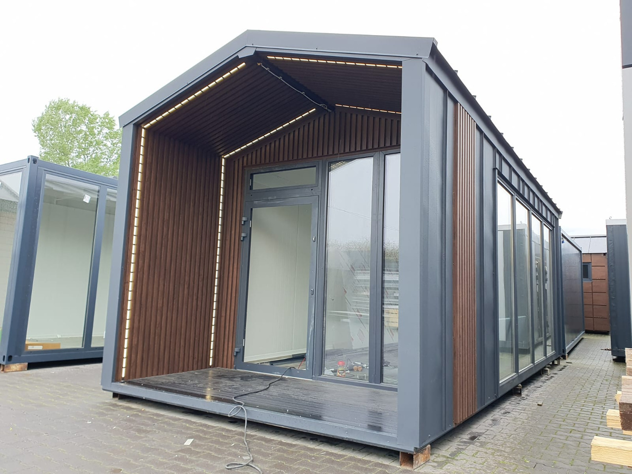 IDEX Premium Commercial Container Unit – Modern, Durable & Ready to Customize! Container with Terrace - Swap body/ Container: picture 1 IDEX Premium Commercial Container Unit – Modern, Durable & Ready to Customize! Container with Terrace - Swap body/ Container: picture 1