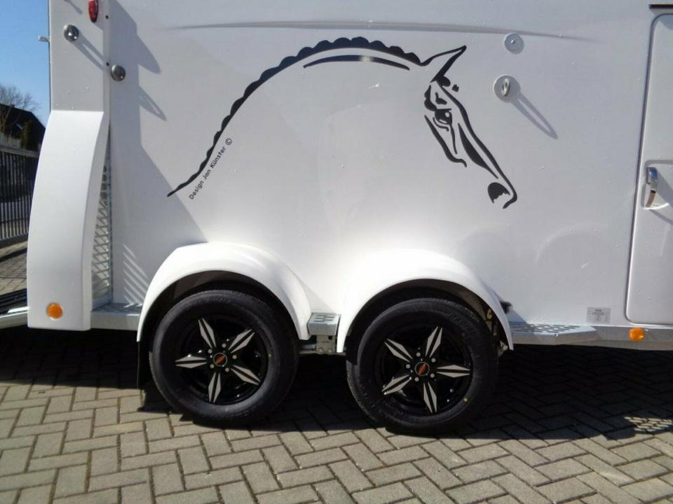 Horse trailer Böckmann Grand Master, WCF, 2,7 to. 100 km/h,Videoüberwachung,: picture 13 Horse trailer Böckmann Grand Master, WCF, 2,7 to. 100 km/h,Videoüberwachung,: picture 13