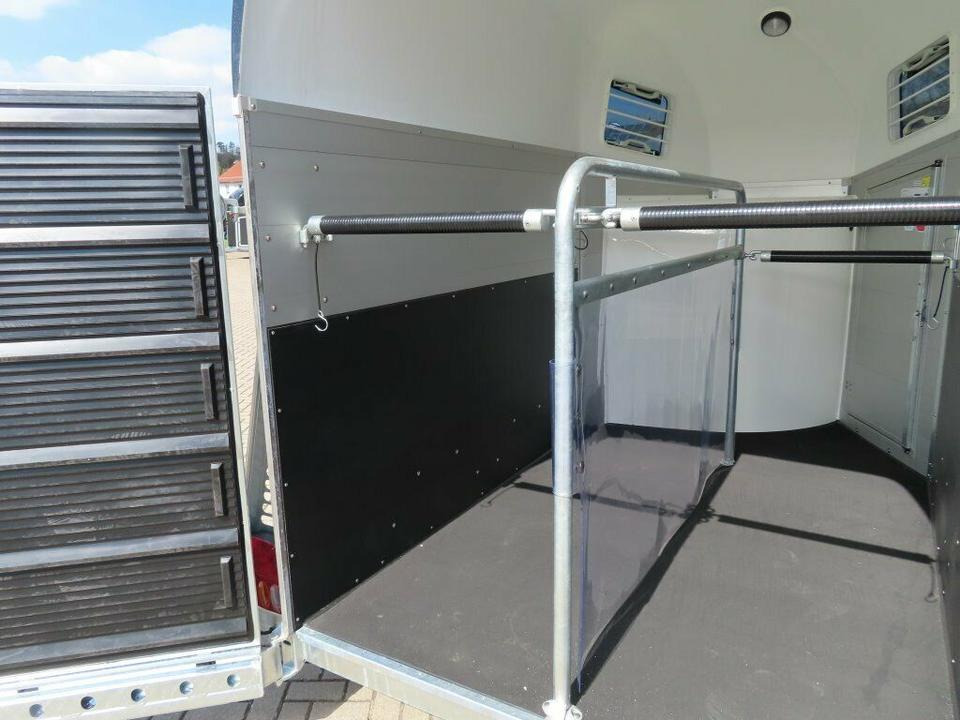 Böckmann Pferdeanhänger Champion Esprit Flügeltür Sattelkammer - Horse trailer: picture 5 Böckmann Pferdeanhänger Champion Esprit Flügeltür Sattelkammer - Horse trailer: picture 5