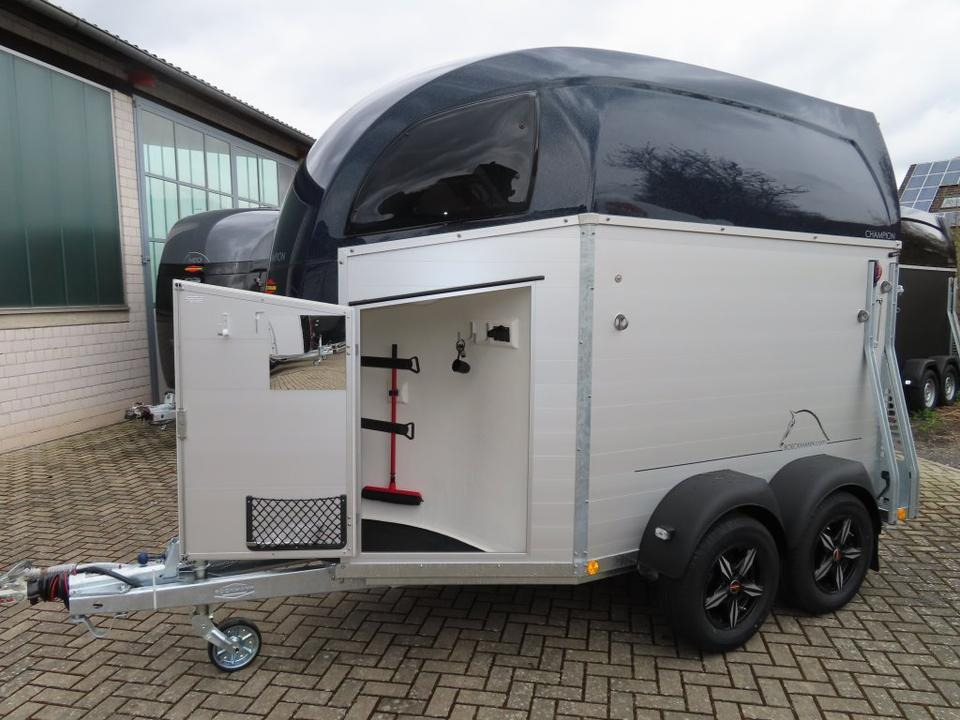 Böckmann Pferdeanhänger Champion R Flügeltür Saka. 100km/h - Horse trailer: picture 4 Böckmann Pferdeanhänger Champion R Flügeltür Saka. 100km/h - Horse trailer: picture 4