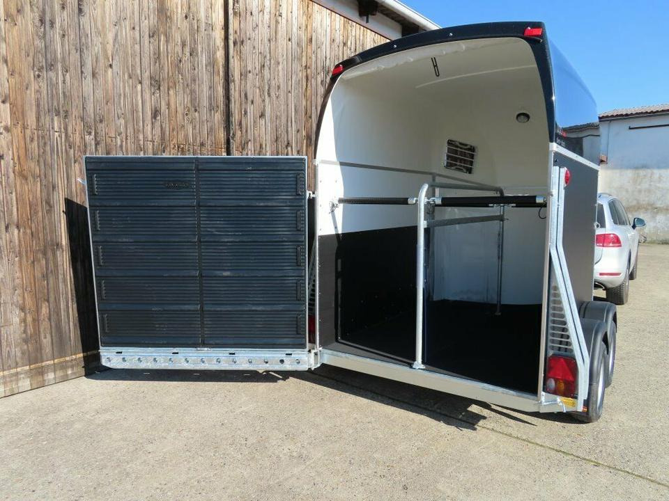 Böckmann Pferdeanhänger DUO s.+b., Sattelk., Aluboden Flügeltür - Horse trailer: picture 1 Böckmann Pferdeanhänger DUO s.+b., Sattelk., Aluboden Flügeltür - Horse trailer: picture 1