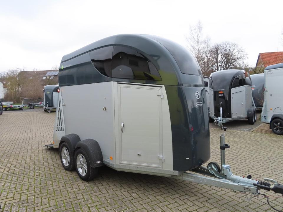 Neuwertiger CARELINER, Alu- Pferdeanhänger, 2,4 t Sattelkammer - Horse trailer: picture 4 Neuwertiger CARELINER, Alu- Pferdeanhänger, 2,4 t Sattelkammer - Horse trailer: picture 4