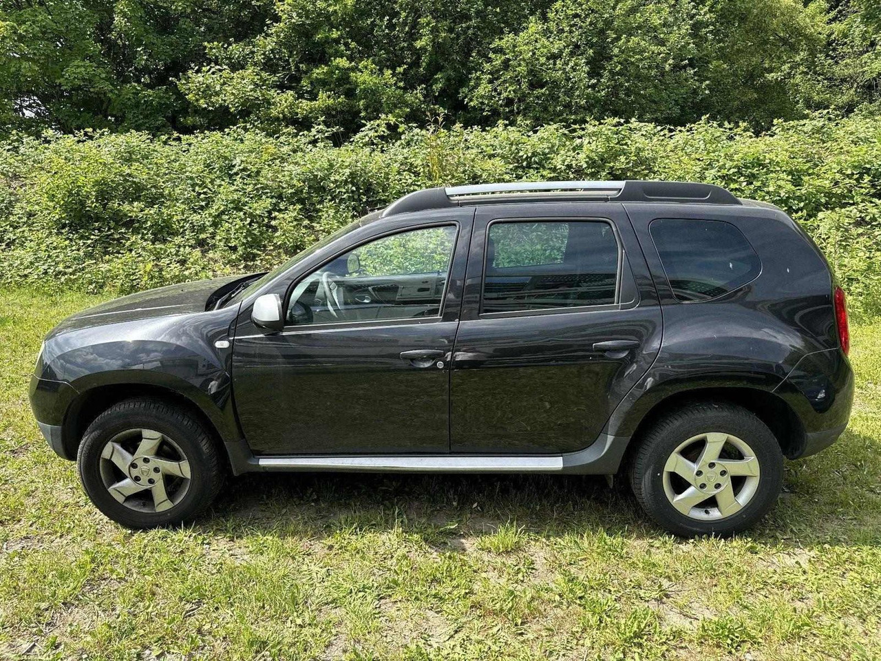 Dacia Duster 1.6 LAUREATE +ZAHNRIEMEN GERISSEN+ - SUV: picture 2 Dacia Duster 1.6 LAUREATE +ZAHNRIEMEN GERISSEN+ - SUV: picture 2