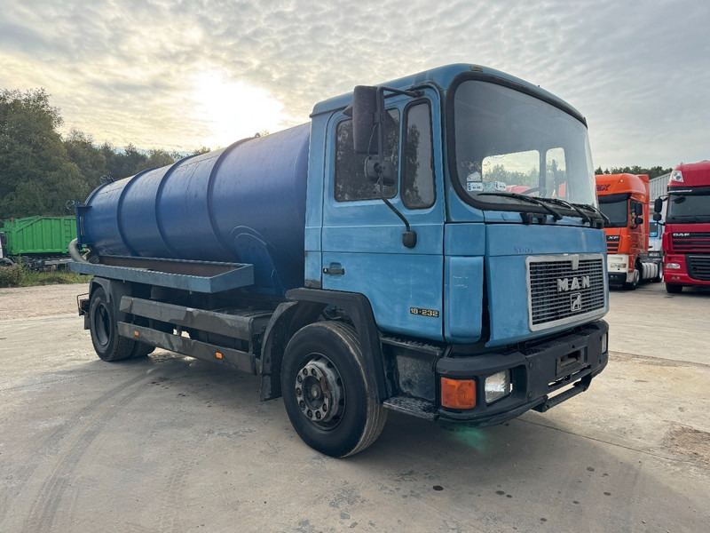 MAN 18.232 (12.000L / STEEL SUSPENSION / 6 CYLINDER WITH MANUAL PUMP) - Vacuum truck: picture 3 MAN 18.232 (12.000L / STEEL SUSPENSION / 6 CYLINDER WITH MANUAL PUMP) - Vacuum truck: picture 3