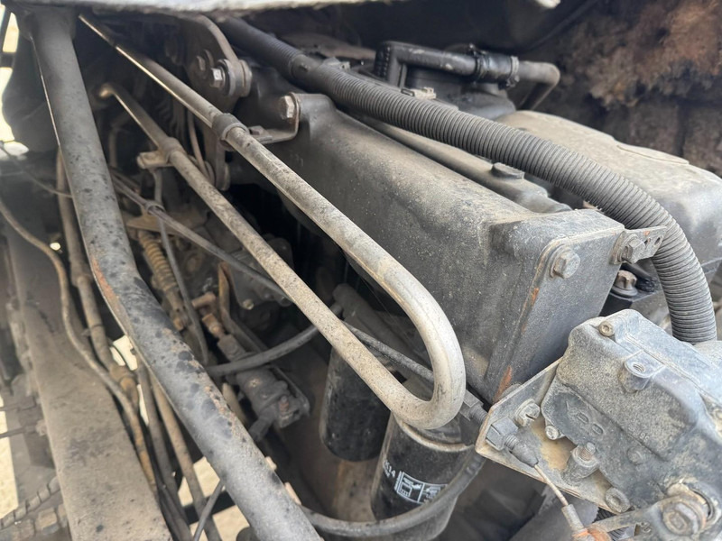 Vacuum truck MAN 18.232 (8000 L / 6 CYLINDER WITH MANUAL PUMP / STEEL SUSPENSION): picture 16