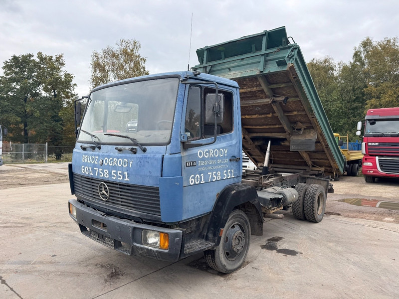 Mercedes-Benz SK 814 (6 CYLINDER / STEEL SUSPENSION / MANUAL PUMP / 3-SIDE TIPPER) - Tipper: picture 1 Mercedes-Benz SK 814 (6 CYLINDER / STEEL SUSPENSION / MANUAL PUMP / 3-SIDE TIPPER) - Tipper: picture 1