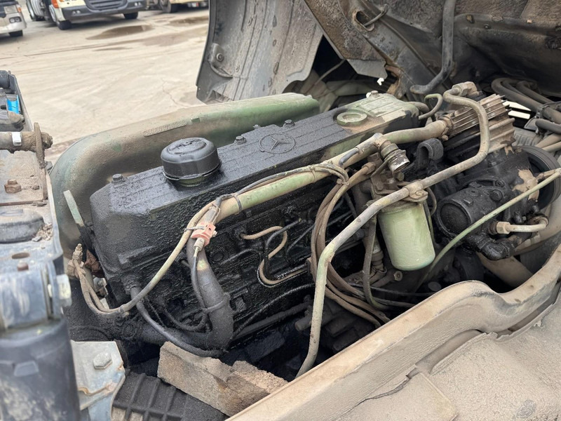 Tipper Mercedes-Benz SK 814 (6 CYLINDER / STEEL SUSPENSION / MANUAL PUMP / 3-SIDE TIPPER): picture 15 Tipper Mercedes-Benz SK 814 (6 CYLINDER / STEEL SUSPENSION / MANUAL PUMP / 3-SIDE TIPPER): picture 15