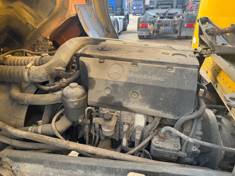 Box truck Mercedes-Benz SK 814 (STEEL SUSPENSION & MANUAL GEARBOX / SUSPENSION LAMES & BOITE MANUELLE): picture 19 Box truck Mercedes-Benz SK 814 (STEEL SUSPENSION & MANUAL GEARBOX / SUSPENSION LAMES & BOITE MANUELLE): picture 19