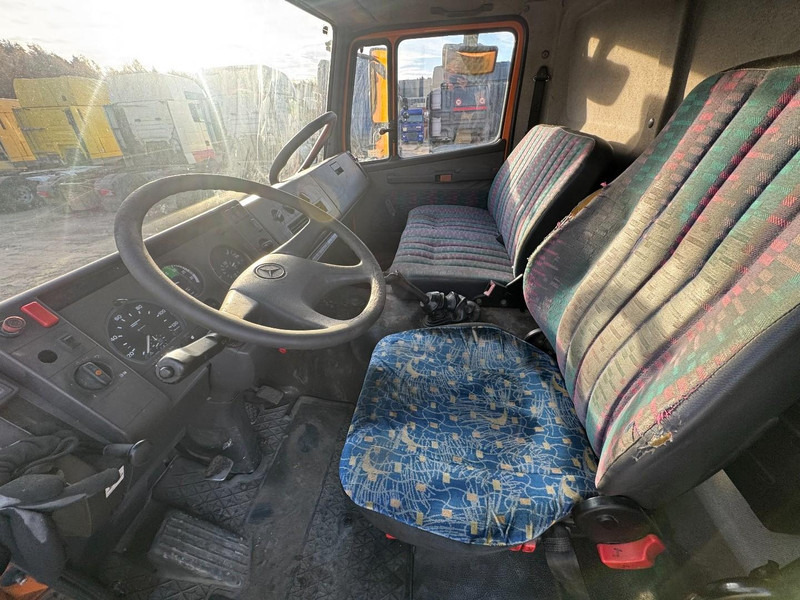 Box truck Mercedes-Benz SK 814 (STEEL SUSPENSION & MANUAL GEARBOX / SUSPENSION LAMES & BOITE MANUELLE): picture 11 Box truck Mercedes-Benz SK 814 (STEEL SUSPENSION & MANUAL GEARBOX / SUSPENSION LAMES & BOITE MANUELLE): picture 11