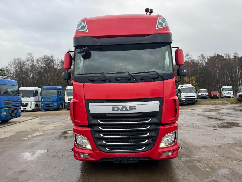 DAF XF 460 Super Space Cab (MANUAL GEARBOX / BOITE MANUELLE / 848.000 km !!!) - Tractor unit: picture 2 DAF XF 460 Super Space Cab (MANUAL GEARBOX / BOITE MANUELLE / 848.000 km !!!) - Tractor unit: picture 2